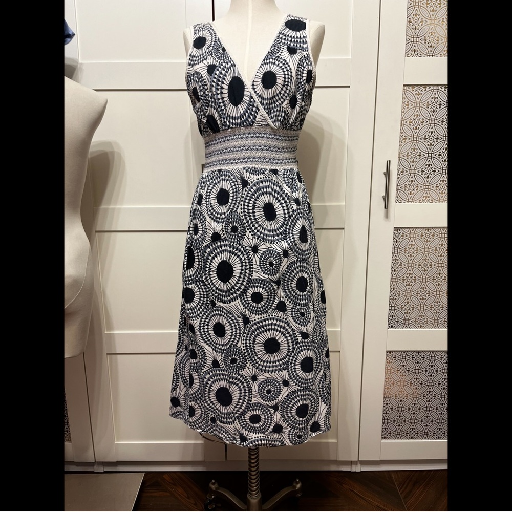 Sleeveless V-Neck Black & White Patterned Dress